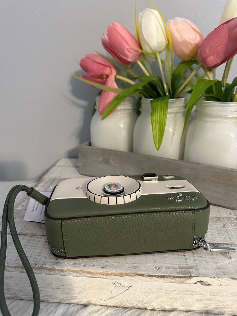 Nwt Kate spade picture this 3d camera wristlet - Picture 6 of 11